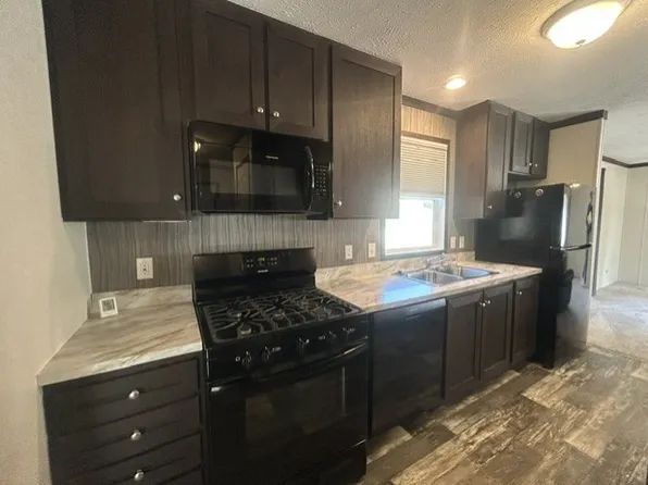 39500 W Warren Rd #75, Canton, MI 48187