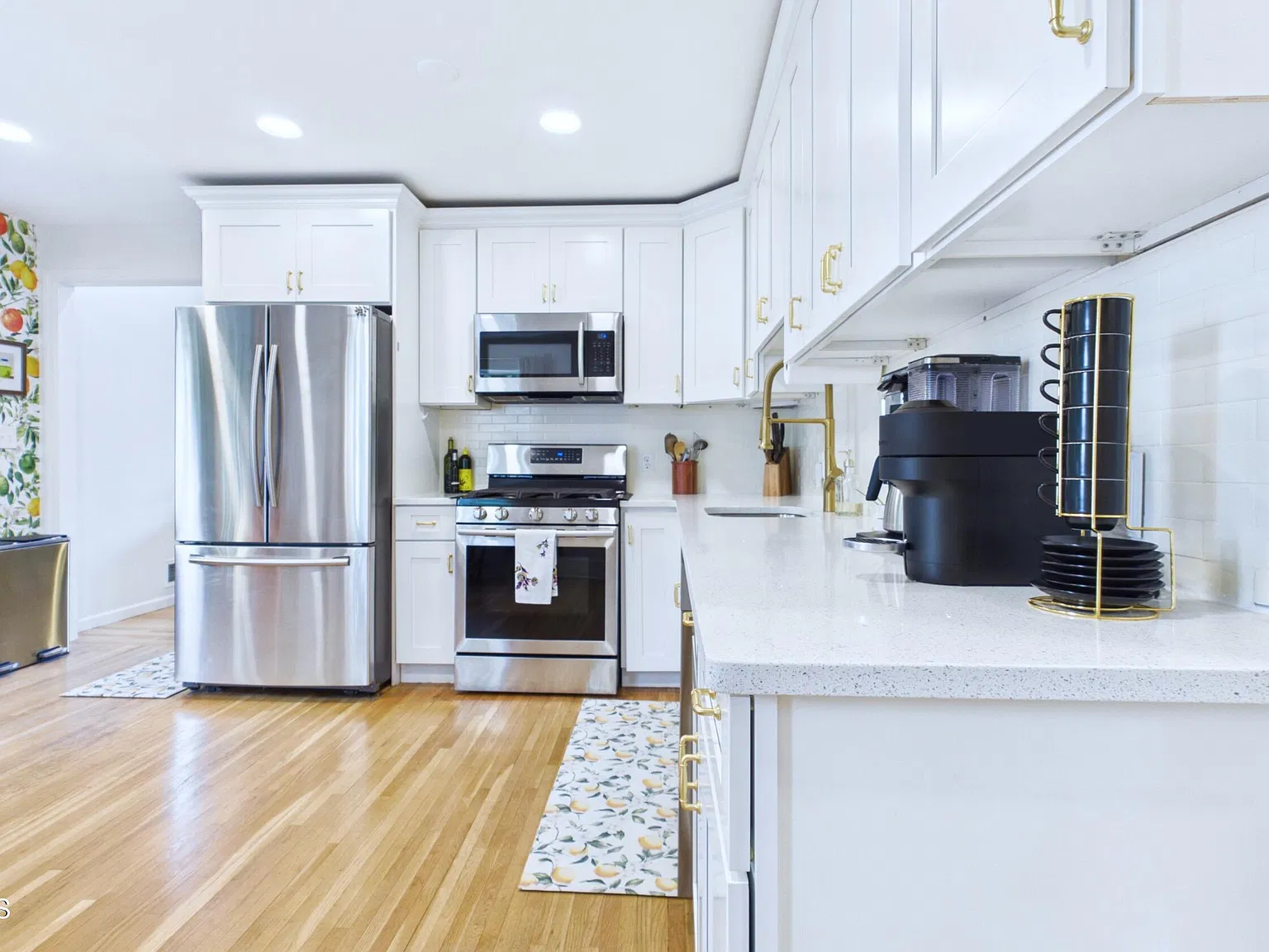 4 bed, 2.5 bath, 1917 sqft, $4,700 — Photo 3