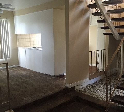 3rd image of 10507 Western Ave #1