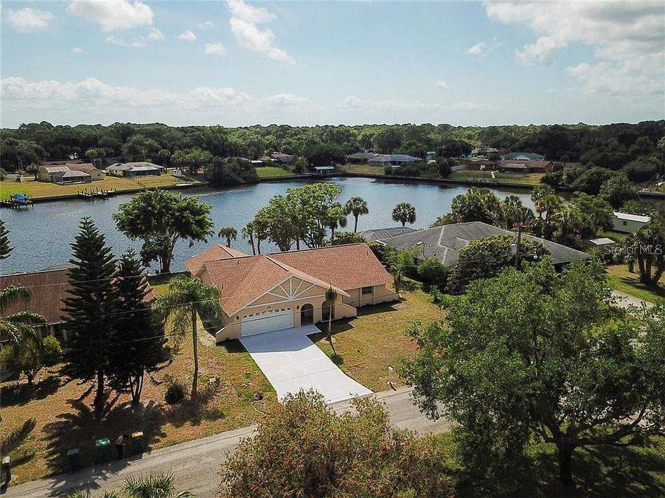1st image of 490 Lomond Dr