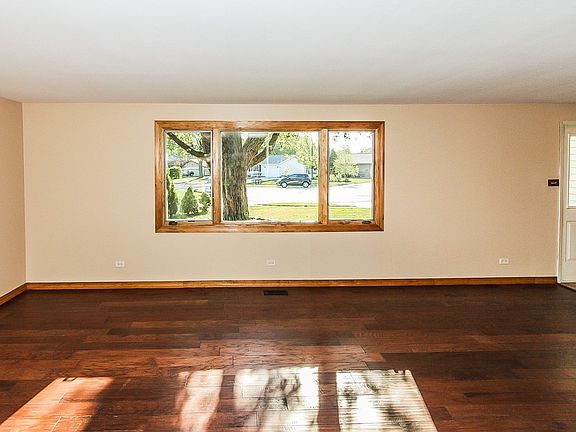 5th image of 407 Courtland Ct