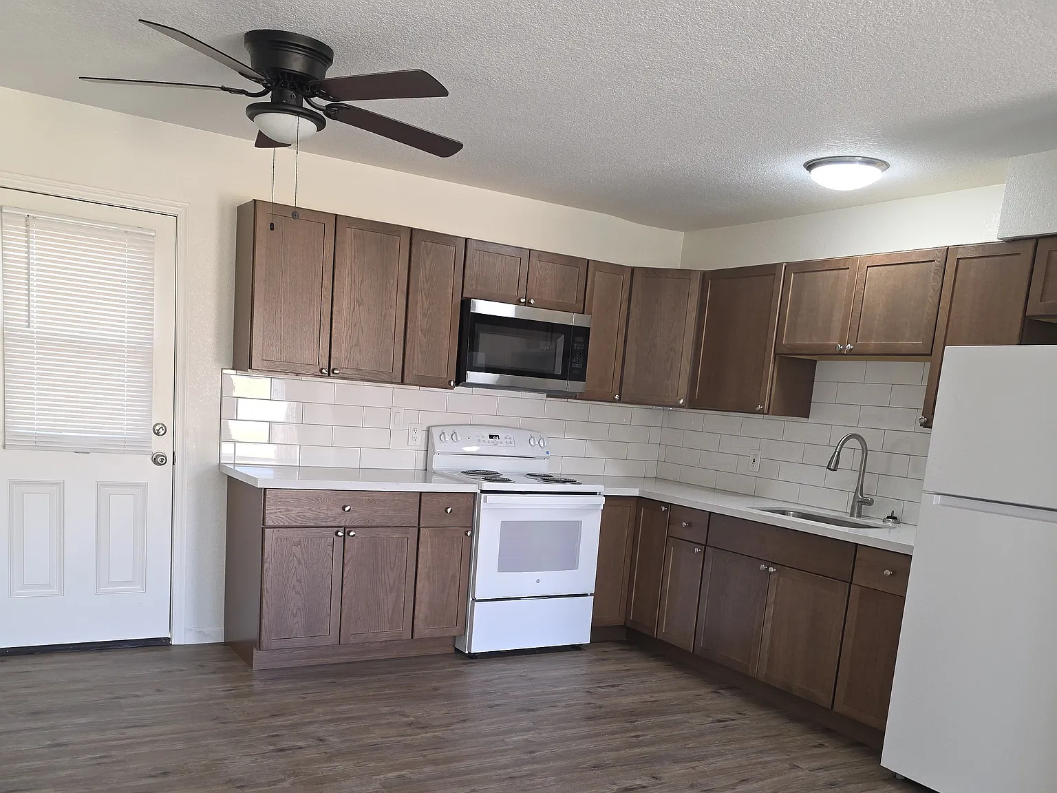918 E Turney Ave — Photo 1