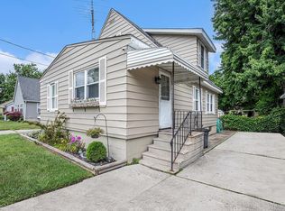 1193 Carman St, Burton, MI