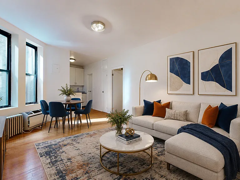 240 Waverly Pl #21 — Photo 1