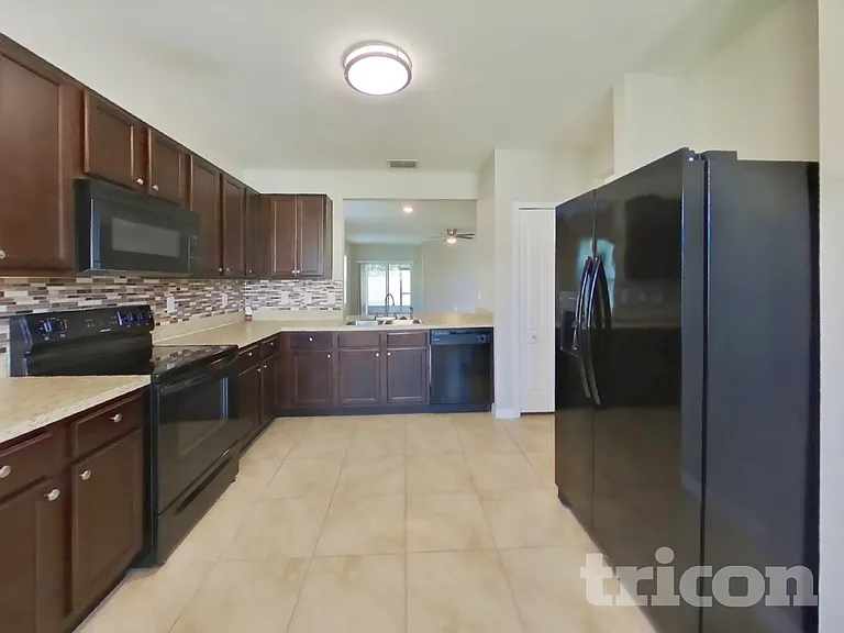 518 Squires Grove Dr — Photo 5