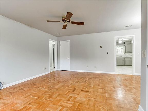 4th image of 2130 Carlton Way
