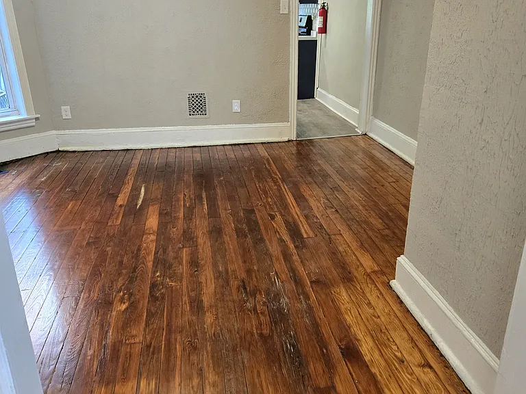 6335 N Woodstock St — Photo 8