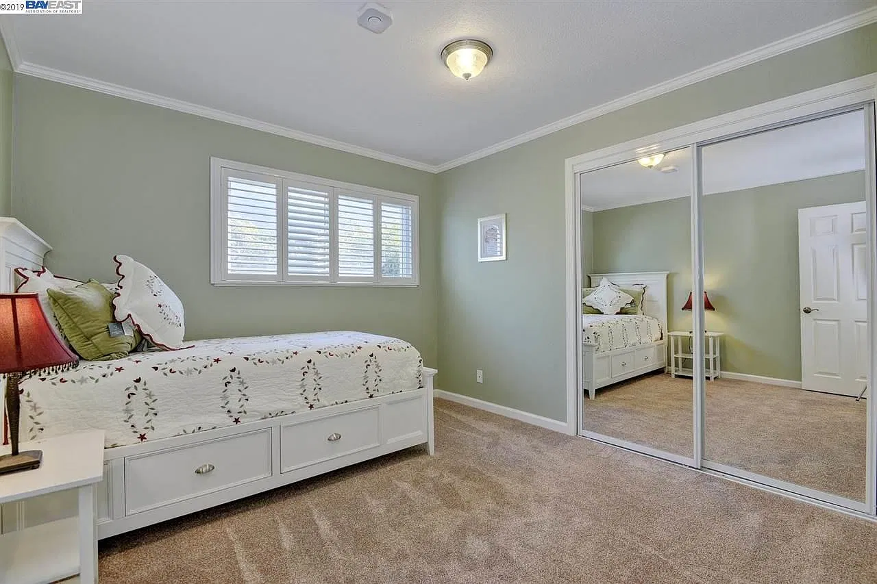 4 bed, 1830 sqft, $4,499 — Photo 3