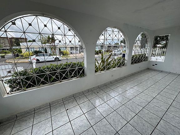 3rd image of Urb La Cumbre Calle Taft #651