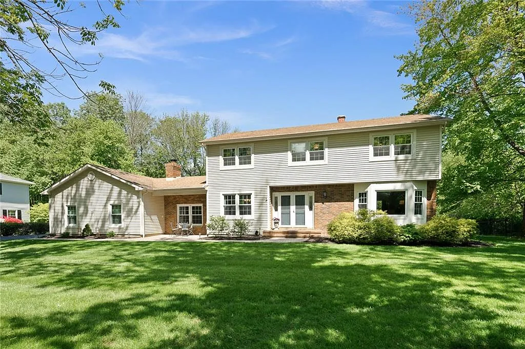 15 Douglass Dr photo 1
