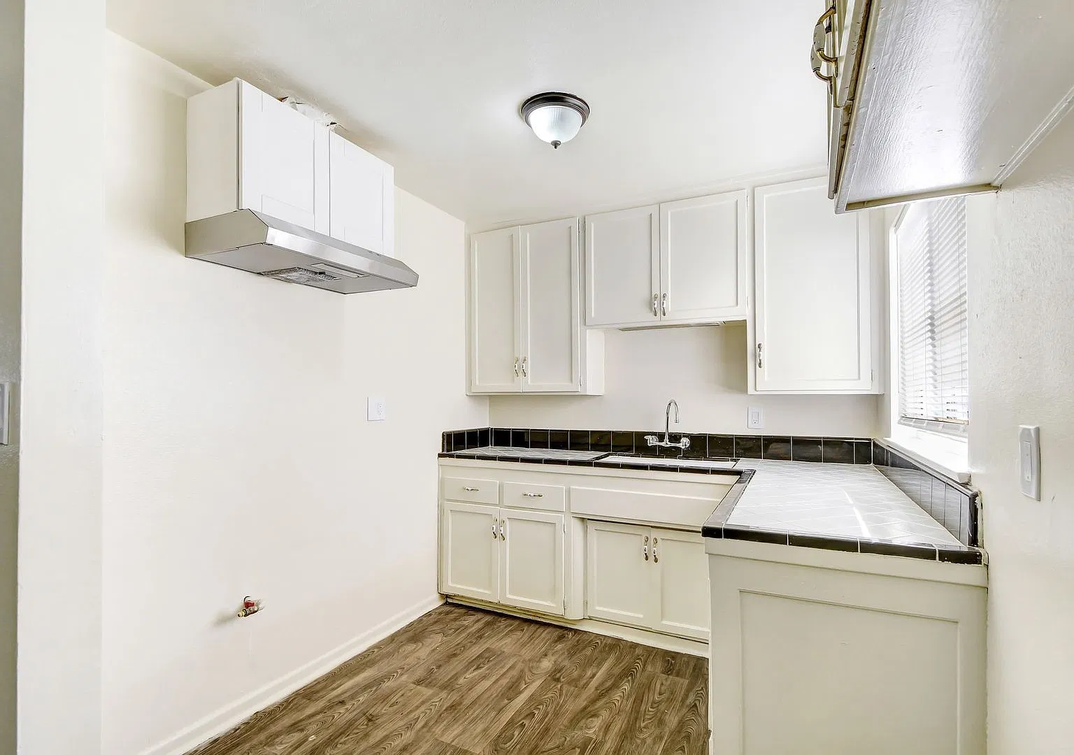 Charming Home of 3 bedroom \ 1 bath — Photo 4