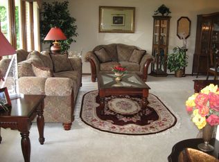 72 W Brentwood Dr, Palatine, IL 60074