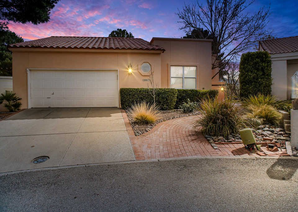 1st image of 1067 Los Jardines Cir