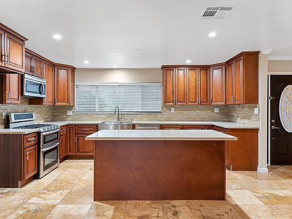 3rd image of 1545 E Avenida De Los Arboles