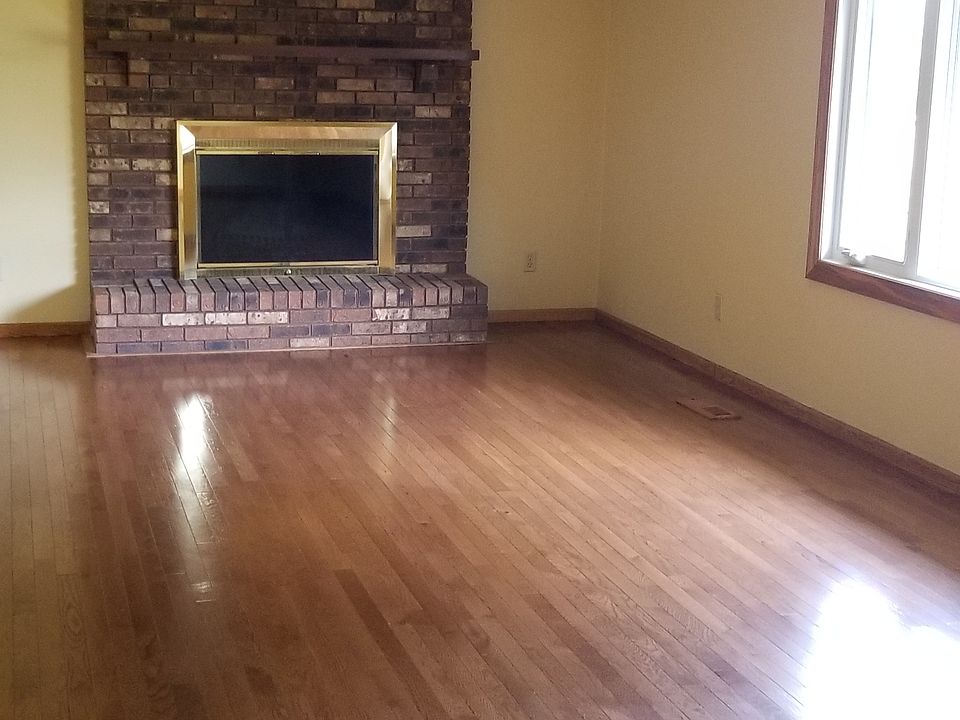 Family Rm w/Wood fireplace