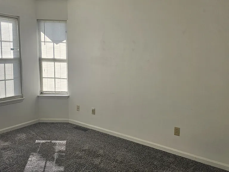 215 Strawberry Ct — Photo 8