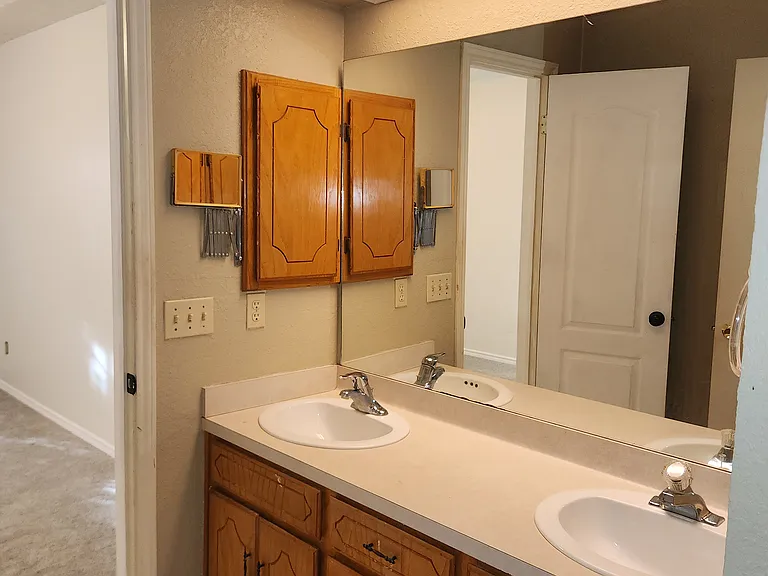 1922 Pheasant Dr — Photo 22