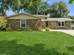 631 S 7th St, Dundee, IL 60118