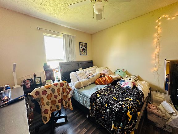 4th image of 1584 E Summit St