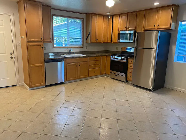 415 Cherry Ave — Photo 6