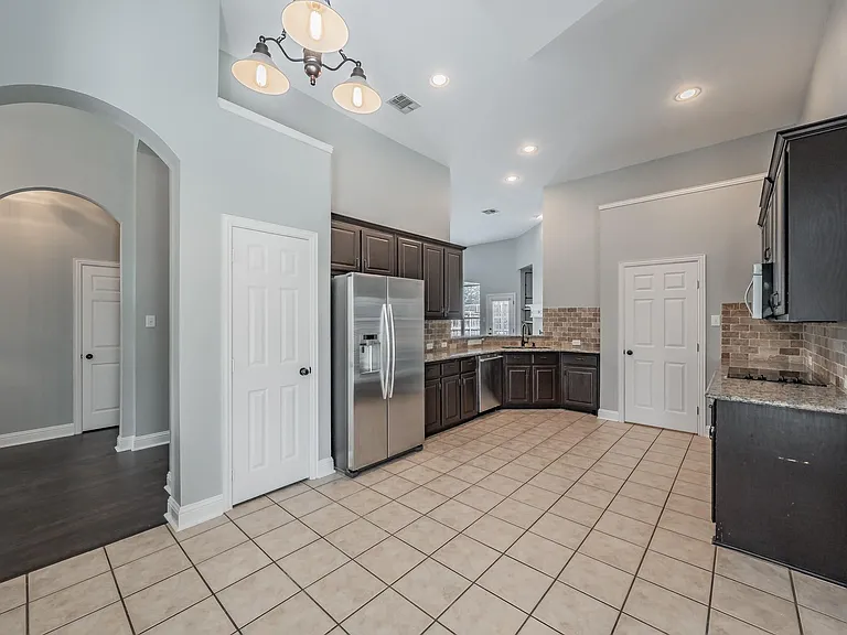 4548 Shamrock Dr — Photo 9