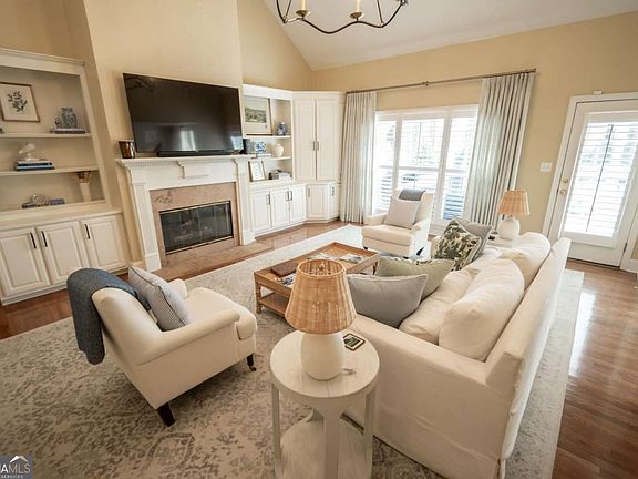 5th image of 1040 Saint Andrews Dr