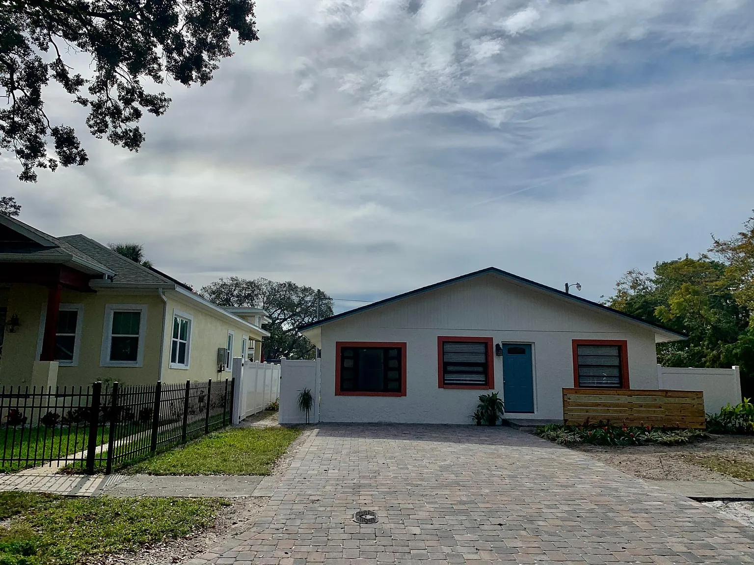 3 bed, 1100 sqft, $3,300 — Photo 2