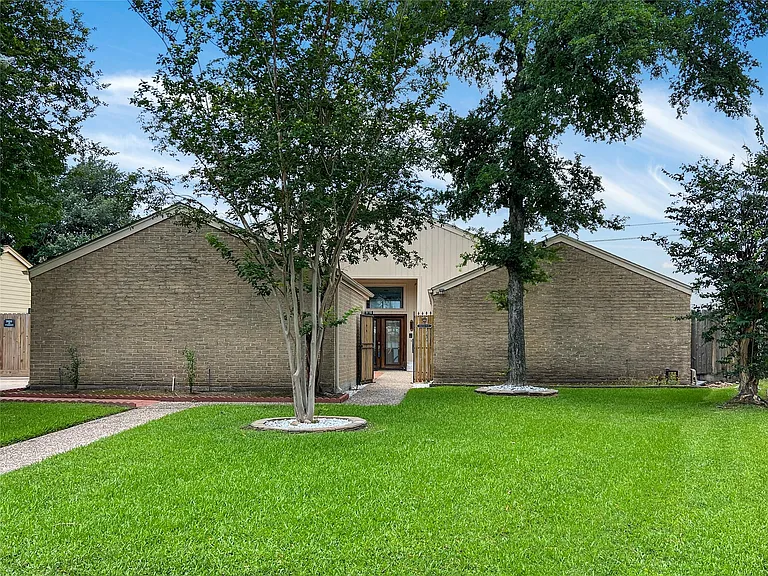 2358 Binley Dr — Photo 41