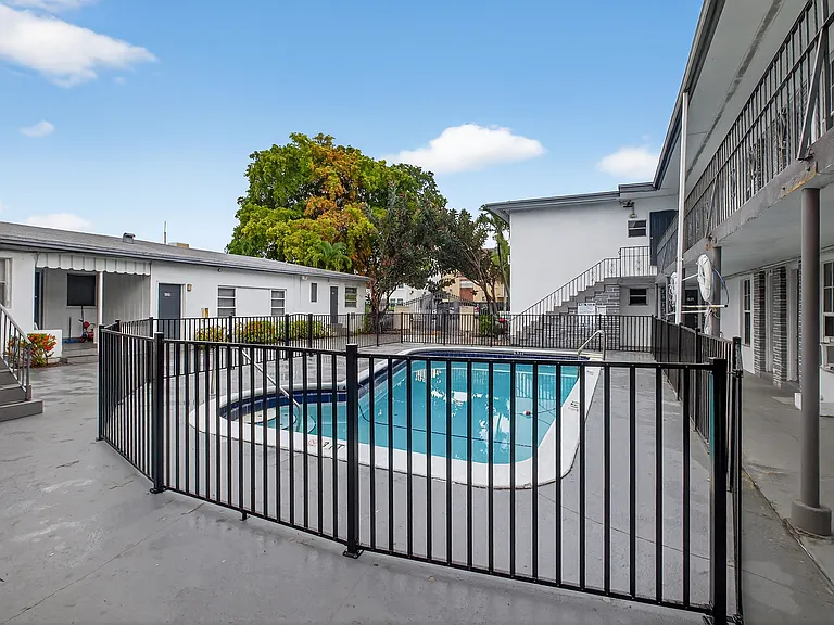 1843 Dewey St #104 — Photo 9