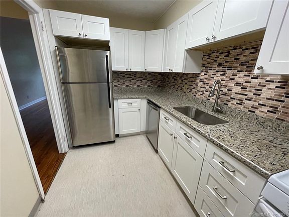 5th image of 34 Garden Dr APT G