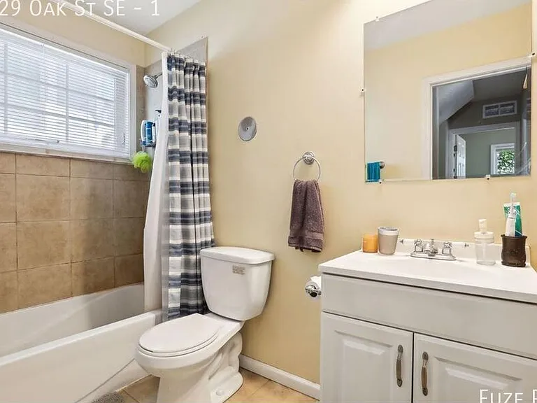 629 Oak St SE #1 — Photo 23