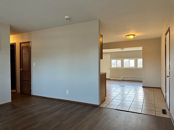 3rd image of 1507 Evans Ave