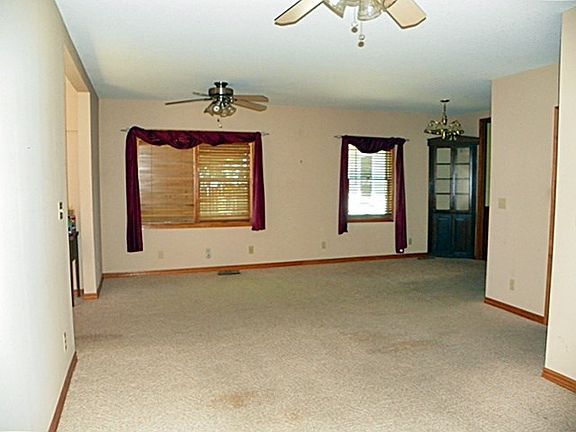 4th image of 319 E 10th St