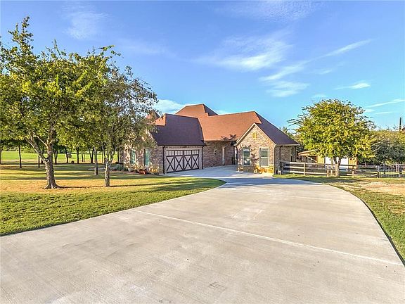 2nd image of 935 Heritage Creek Dr