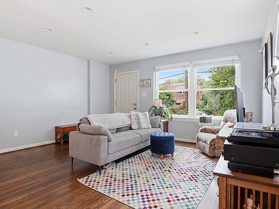 5th image of 521 Madison St NE #1