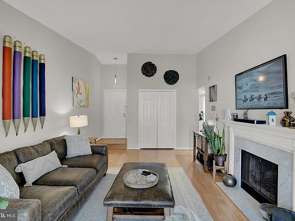 2nd image of 11 Pickering Ct APT 201