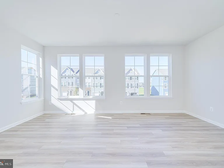 450 Seeback Dr — Photo 10