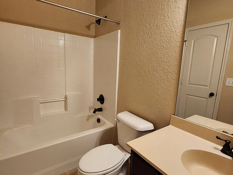 712 Creekside Cir — Photo 31
