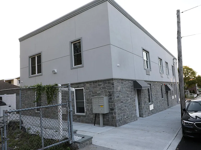 418 Edgewater Rd #3 — Photo 1