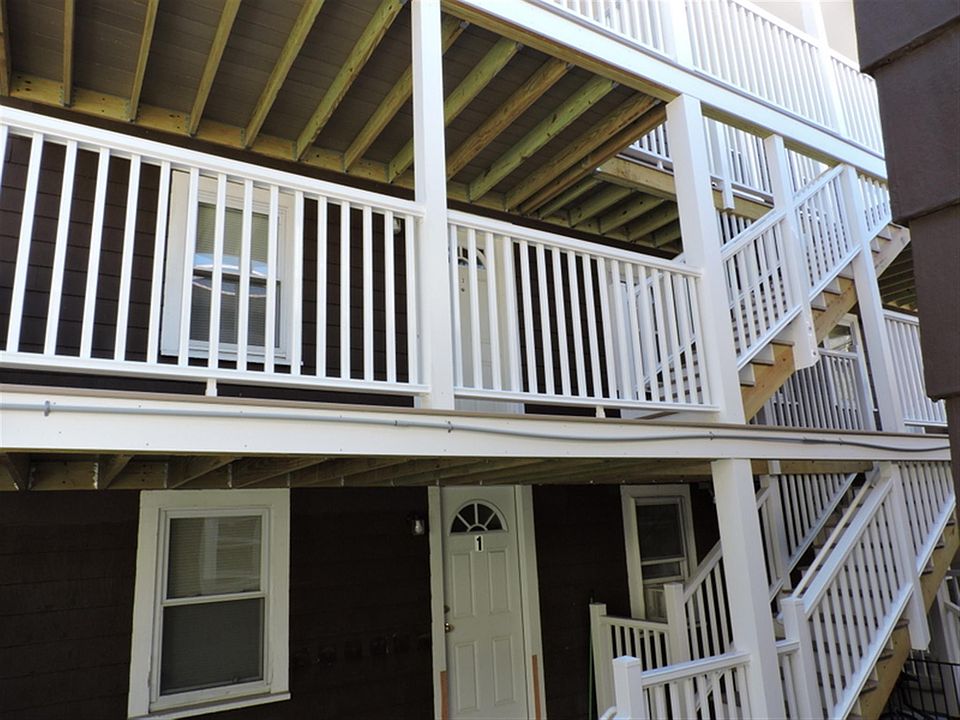 2nd image of 128 Pine St #6M