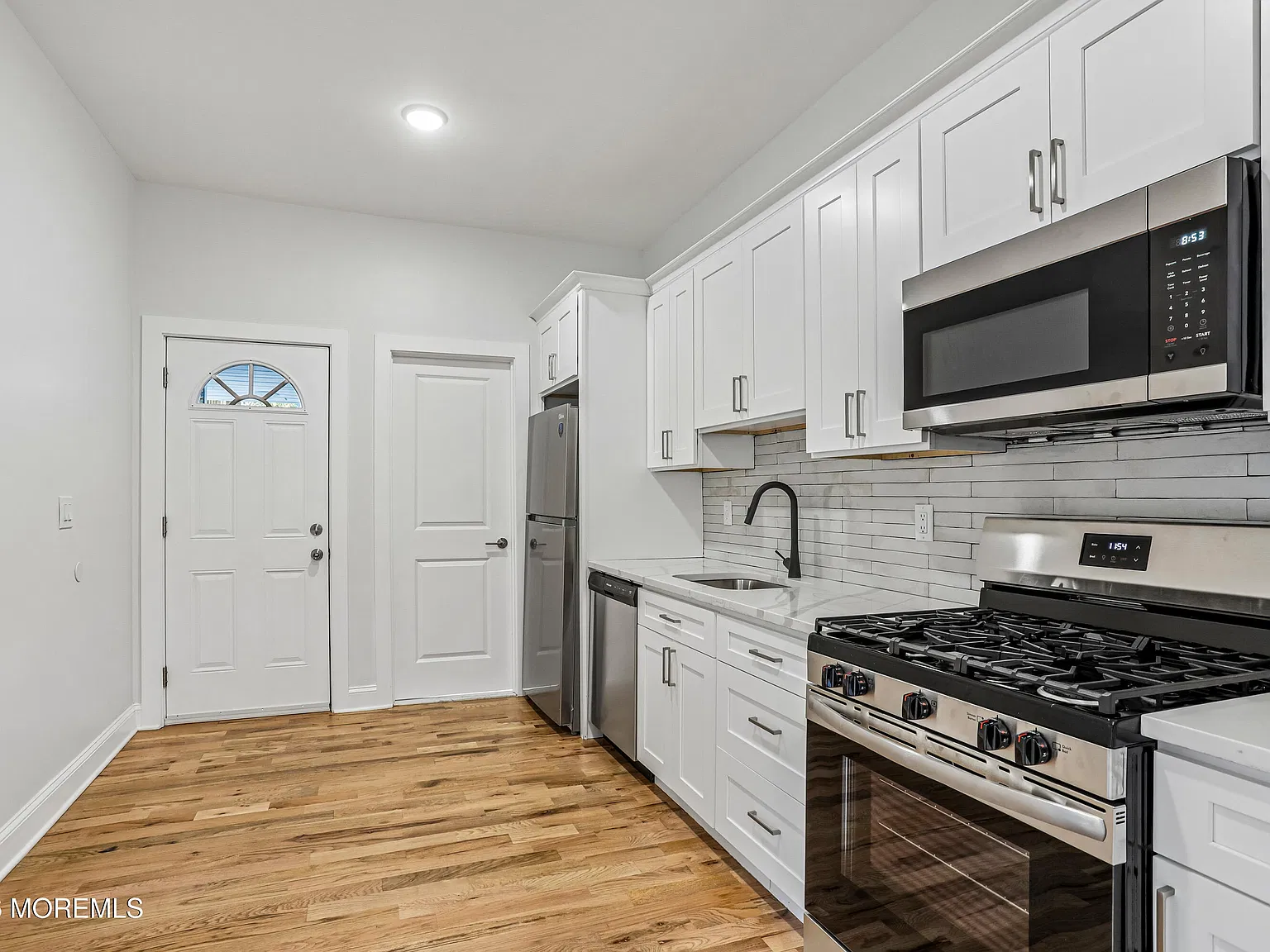 170 Seaman St — Photo 4