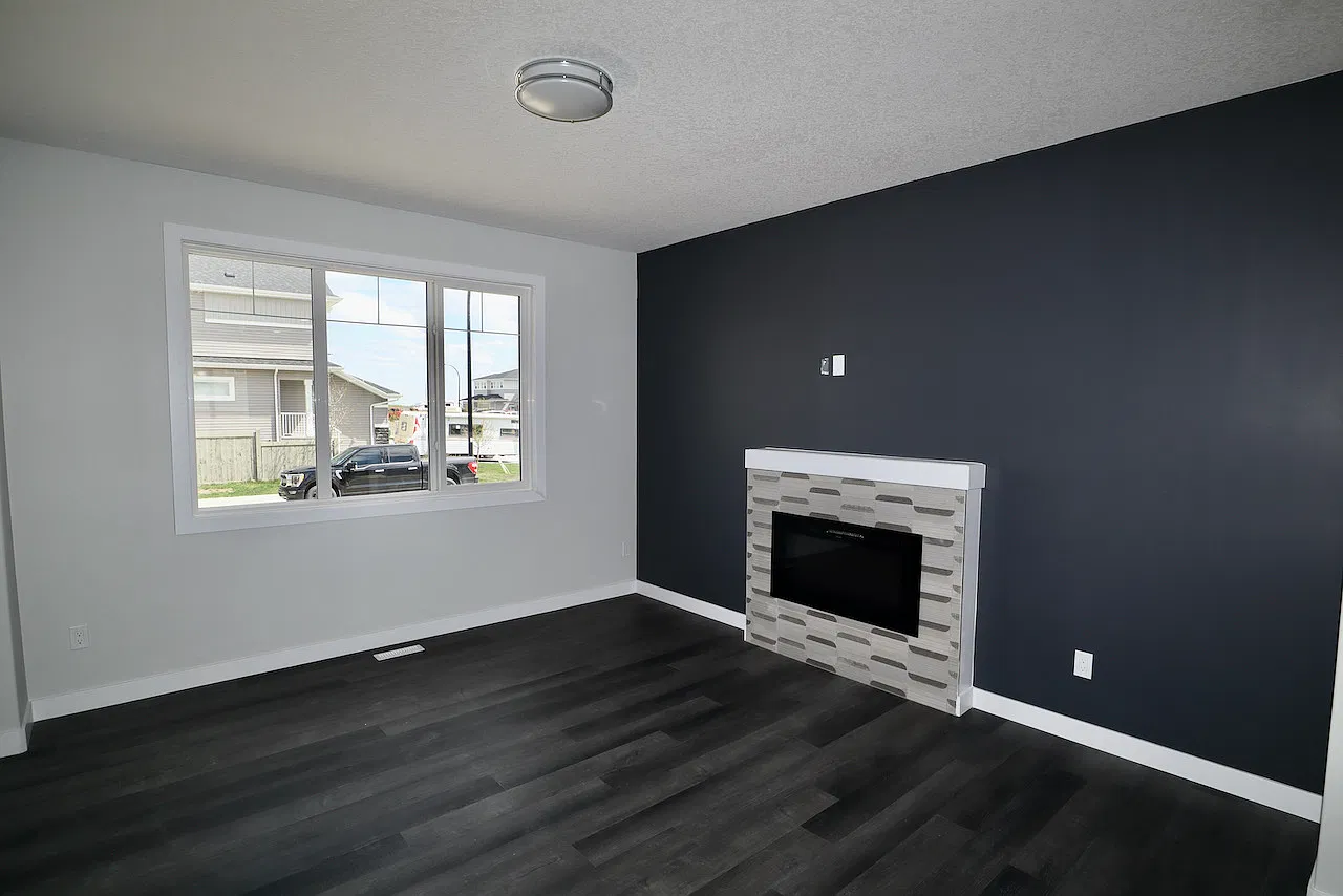 3 Bed 2.5 Bath Double Garage Leduc Top Floor — Photo 4