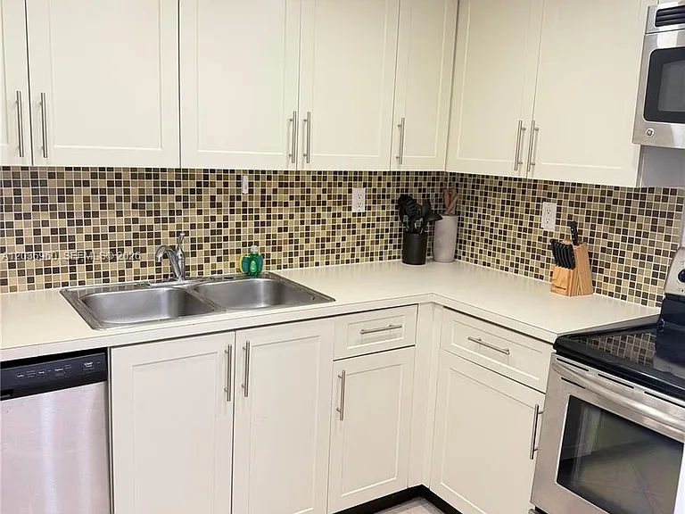 1717 N Bayshore Dr #A-1742 — Photo 4