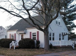 303 W Van Buren Ave, Fairfield, IA 52556