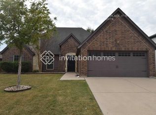 557 Sterling Dr, Benbrook, TX 76126