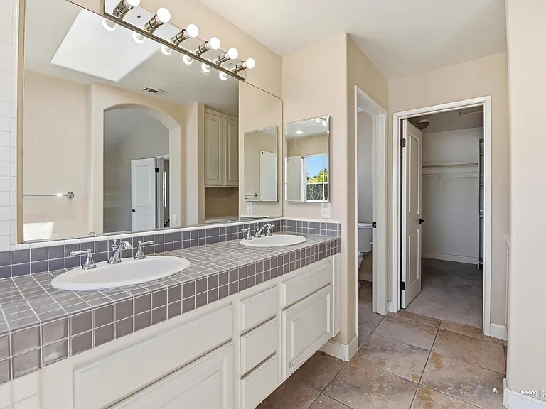51 Barbados Dr — Photo 9