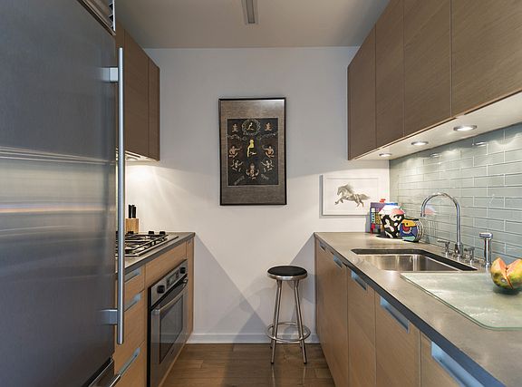 4th image of 310 W 52nd St APT 39A