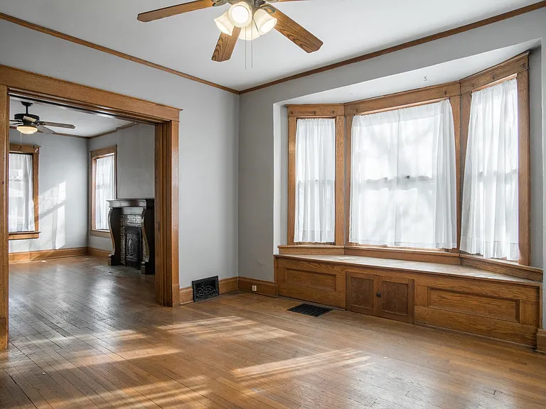 4228 Greenwood Pl — Photo 8