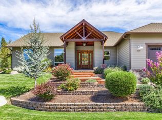 1939 Harpazo Ln, Grants Pass, OR 97527