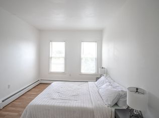 91 Elm St APT 3, Holyoke, MA 01040